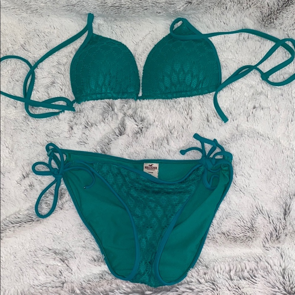 Hollister bikini (top and bottoms)